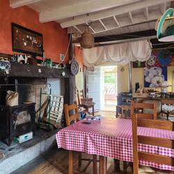 Kitchen table where we will eat tonigh6