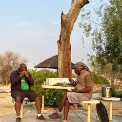 Unser Local Guide Andi und Koch Mello.