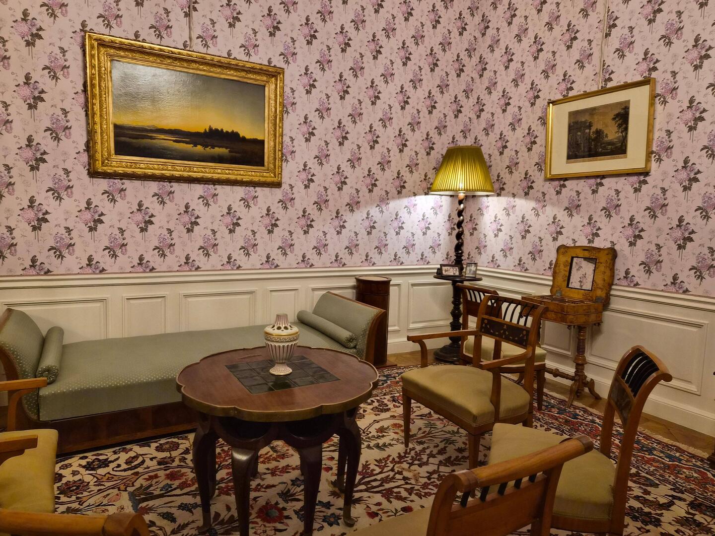 De roze kamer voor de nanny.