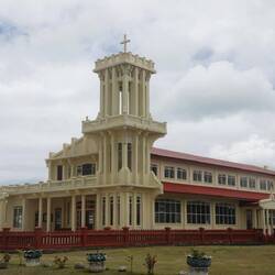 Eine von vielen Kirchen in Saleologo