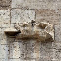 There be dragons! Carving on the Silk Market building
