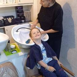 Passage familial chez la coiffeuse