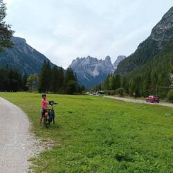 Scenery on the bicycle path to Cortina