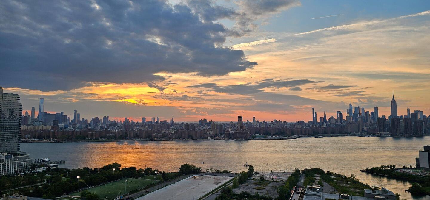 Vur Terrassa us dr Blick uf Manhattan