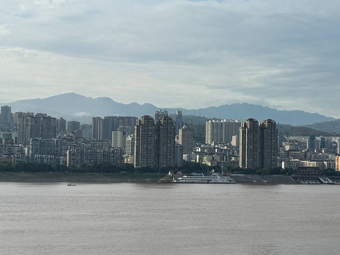 Der Stadtteil Fengdu ist in den letzten Jahren um mehr als 200 % gewachsen.