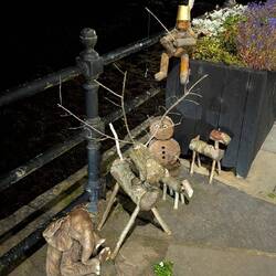 Die Tiere übernehmen Nachts die Straßen. So eilen wir schnell ins Bett.