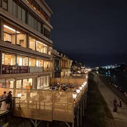 Die erste Außengastronomie, die wir in Japan sehen