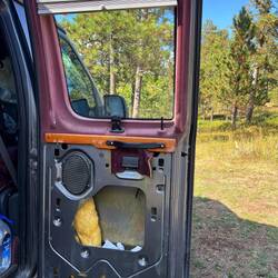 So sieht die Tür momentan aus, die Abdeckung musste runter