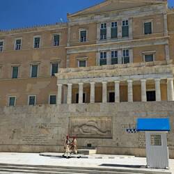 Wachablösung am griechischen Parlament am Syntagma-Platz