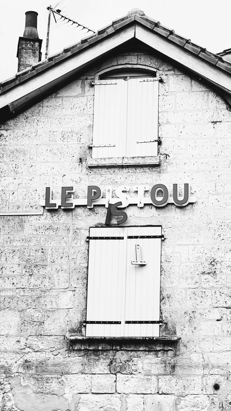 LE P..I..S..T....O...U, el cartel rebelde