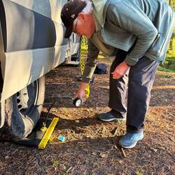 Der Platz ist uneben und so kommen die Luftkissen zum Einsatz!