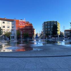 Square near where I'm staying tonight. Not much of a fountain.