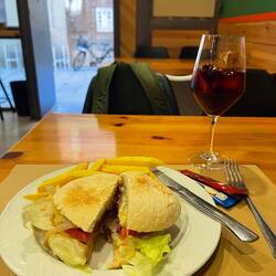 Luckily, I got here in time to order a hamburger for lunch before the kitchen closed for Siesta.