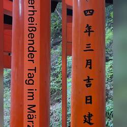 Eine beliebige Säule mal übersetzen lassen und es paßt: unser Hochzeitstag ist im März 2020 😀