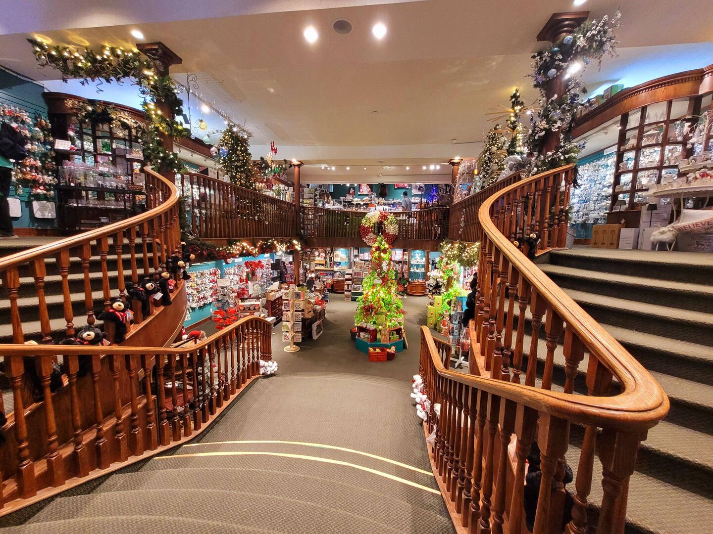 Banff - Abstecher auf die Einkaufsmeile. Einzig spektakulär für uns der Weihnachstladen ...