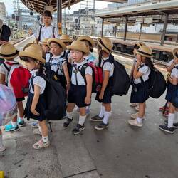 Japanese school children - gorgeous!