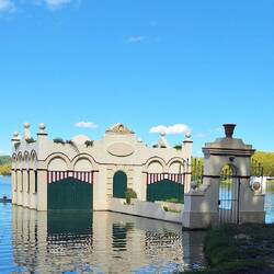 A closer view of one of the pesqueres