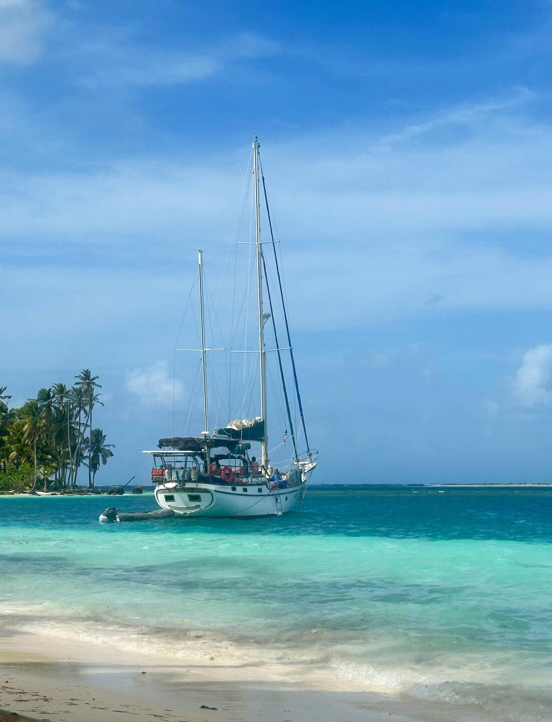 Mein Boot Fantasy; 10 Backpacker af dem Weg von Kolumbien nach Panama