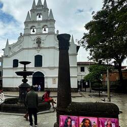 Medellin, älteste Kirche (neben Selfiemanie)