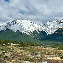 Oberhalb der Baumgrenze (700m) ist der Regen der letzten beiden Tage Schnee, unten Matsch