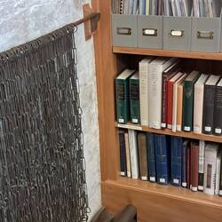 Ketten, um Bücher zu sichern