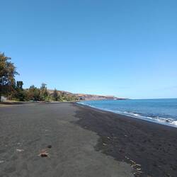 La plage de sable noir de Saint Paul
