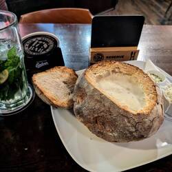 Garlic Bread Soup and Elderflower-Mimt Lemonade - absolutely mouth-watering