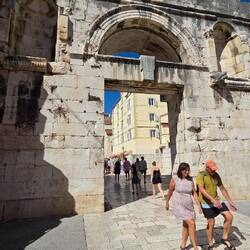 The silver gate. There's 2 more entrances to the palace but I didn't take any pics.