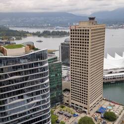 ...zwischen den Towers der Stanley Park....