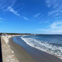 Nahezu voll Flutlevel. Super Sandstrand und "Surfer all over"