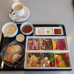 Kii-Katsuura is a tuna port, and fresh sashimi was an exciting surprise.