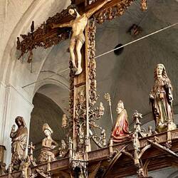 17 m hohes Triumphkreuz im Dom