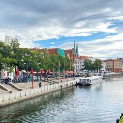 Von Wasser / der Trave umgeben