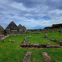 The seven churches sind eigentlich nur 2. Die anderen Gebäude waren für Pilger