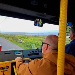 Der beste Platz war der Holzschemel neben dem Fahrer