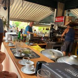 Für jeden einen griechischen Kaffee auf dem Markt und vom Chef für OrtwIn extra mit Ouzo