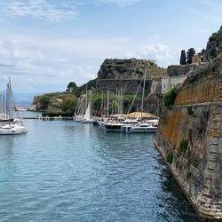 Heute alles ruhig:) Beim letzten Mal wegen Sturms in den Hafen geflüchtet und auf der Mole geduscht