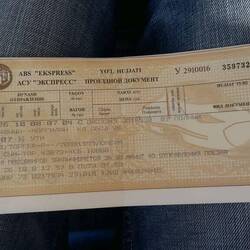 unser Bahnticket - und immer den Pass dabei haben
