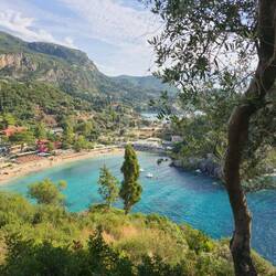 Strand von Agios Spyridon in Paleokastritsa