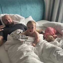 Aber am liebsten auf dem Papi und/oder Mami 🥰