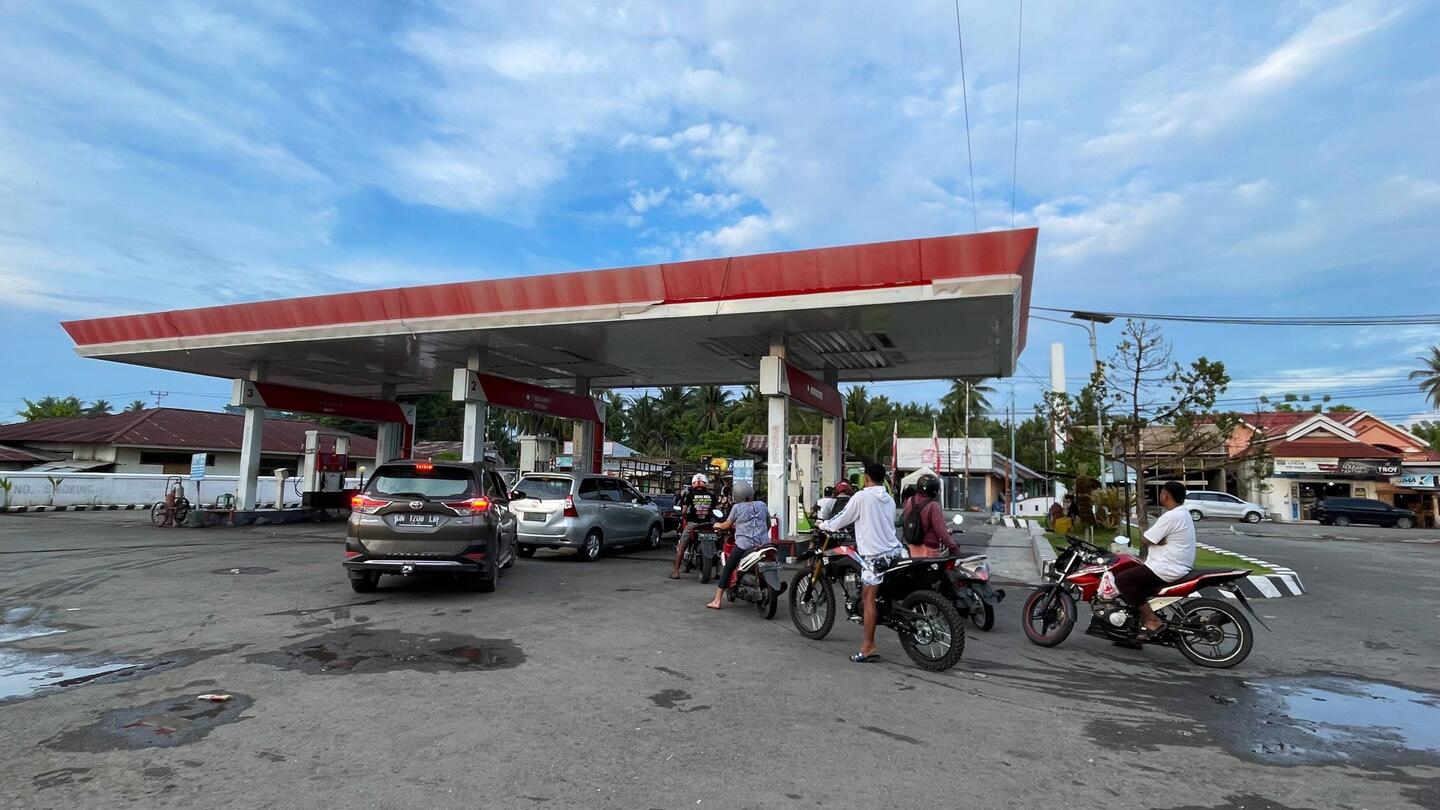 Warteschlange an der Tankstelle