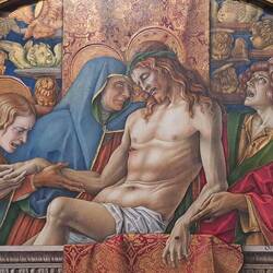 Mucha? No...è medievale!