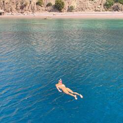 Gemma konnte es nicht abwarten ins Wasser zu kommen