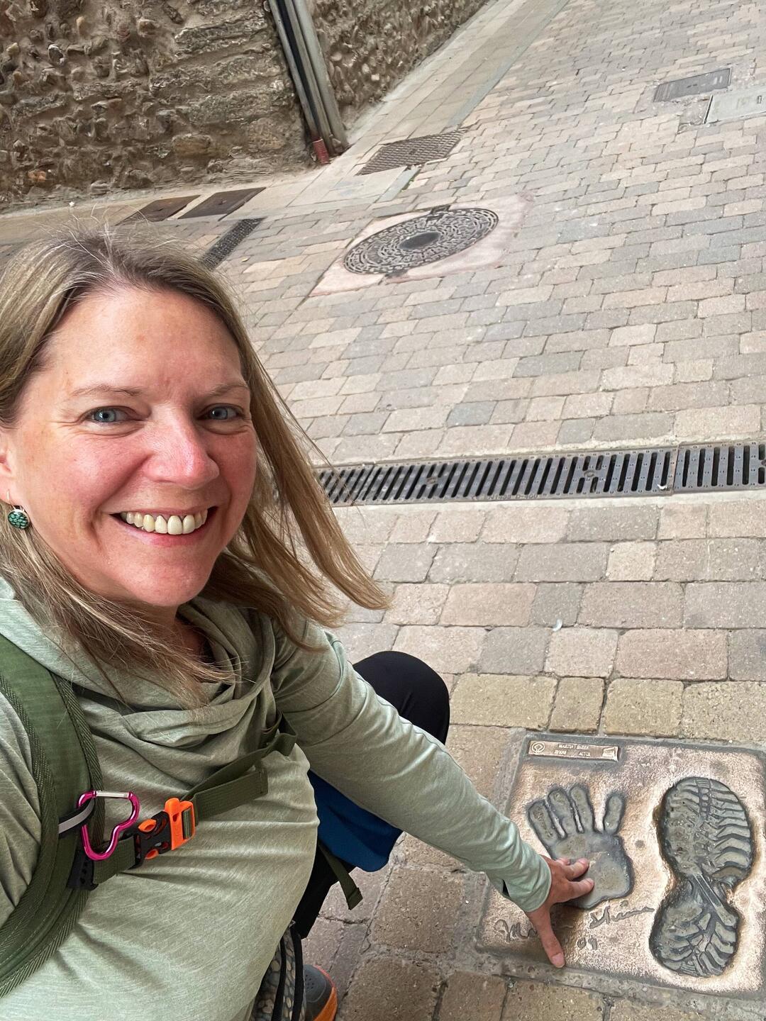 A cool thing in this little town are the bronze foot and hand prints from famous Spaniards...