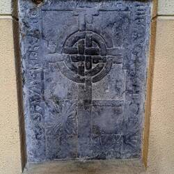 Gedenkplatte aus dem 16. Jhd für einen Schuhmacher und seine Frau