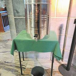 auch hier natürlich "holy water to go"