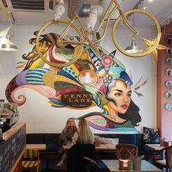 Penny Lane Café mit toller indoor Streetart