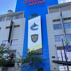 ...Eishockeystadion...