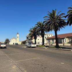 Breite Straßen und wenig Verkehr