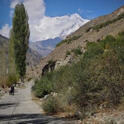 Das Nanga Parbat Massiv kommt ins Blickfeld.